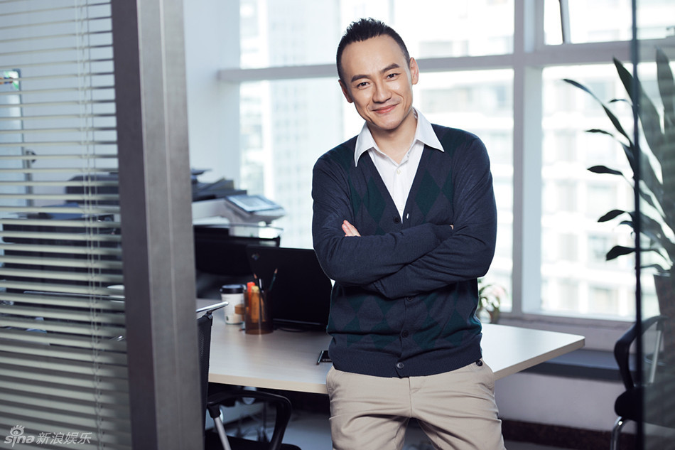 魏春光惬意微笑