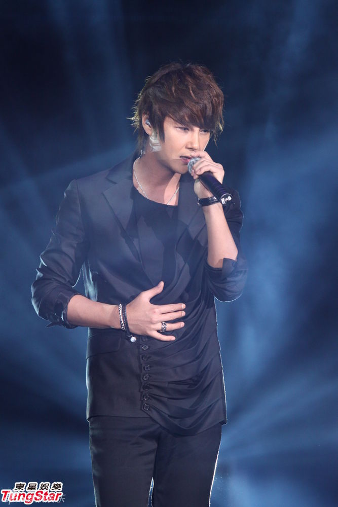 韩星申彗星台湾大秀"骑马舞"