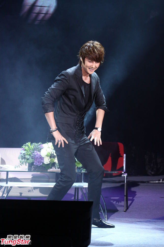 韩星申彗星台湾大秀"骑马舞"