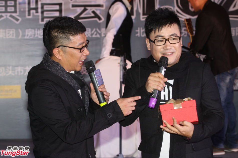 庞龙现身包头为韩雷首演热身