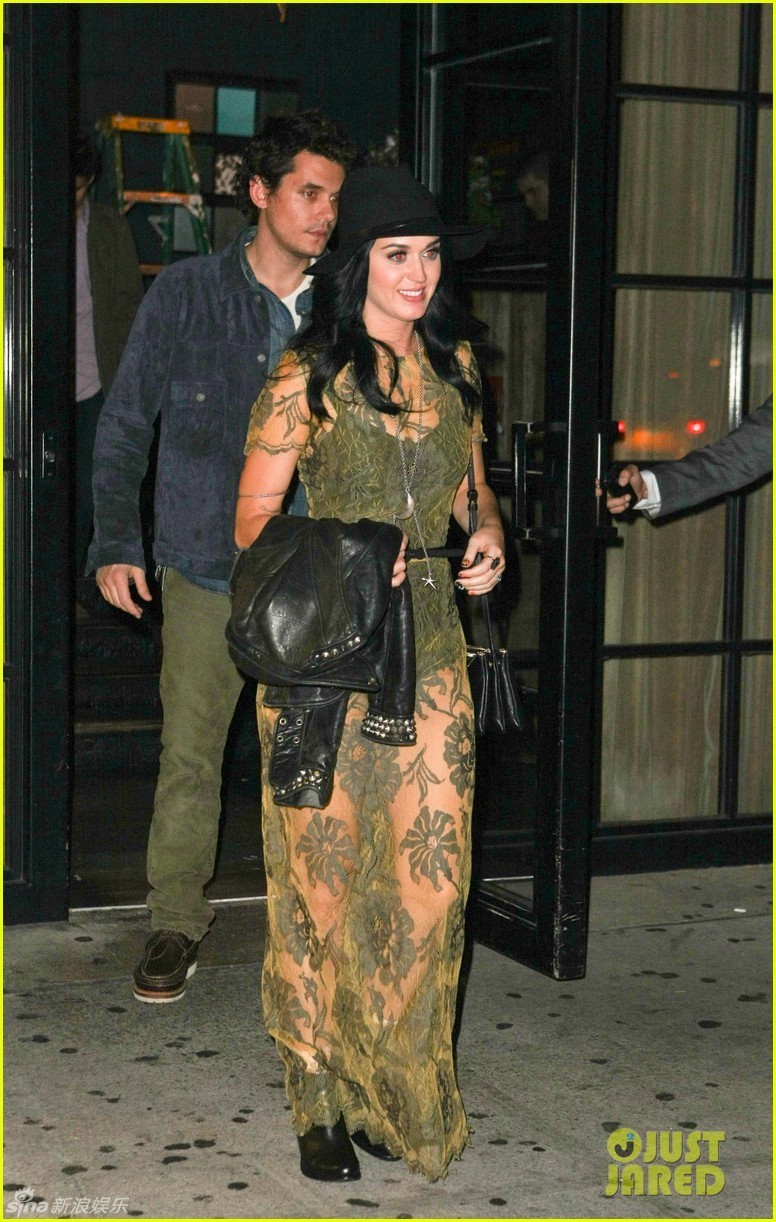 perry)和34岁约翰梅尔(john mayer)共进晚餐后一起赴夜店,水果姐一身