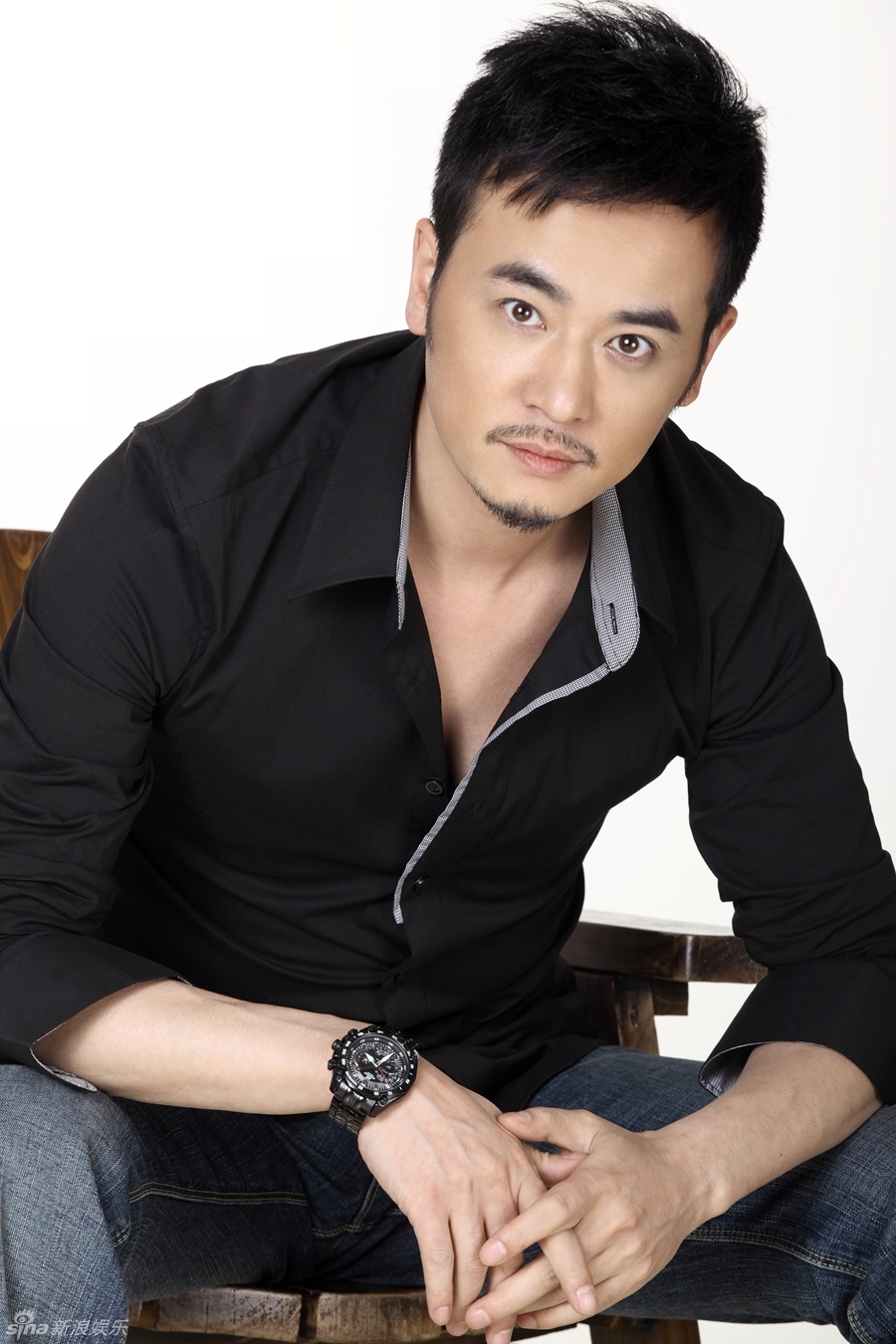 组图:姚卓君写真休闲型男范亮眼_高清图集_新浪网