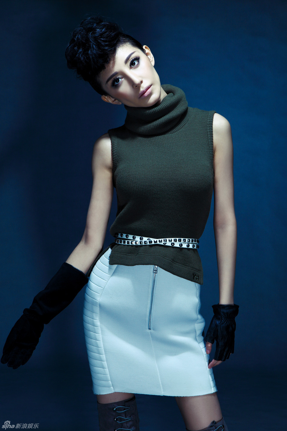 侯璎珏《芭莎》大片 尽显英伦中性美