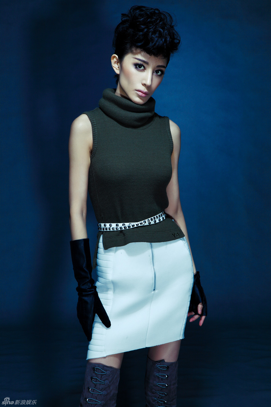 侯璎珏《芭莎》大片 尽显英伦中性美