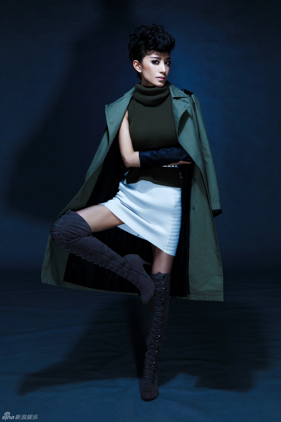 侯璎珏《芭莎》大片 尽显英伦中性美