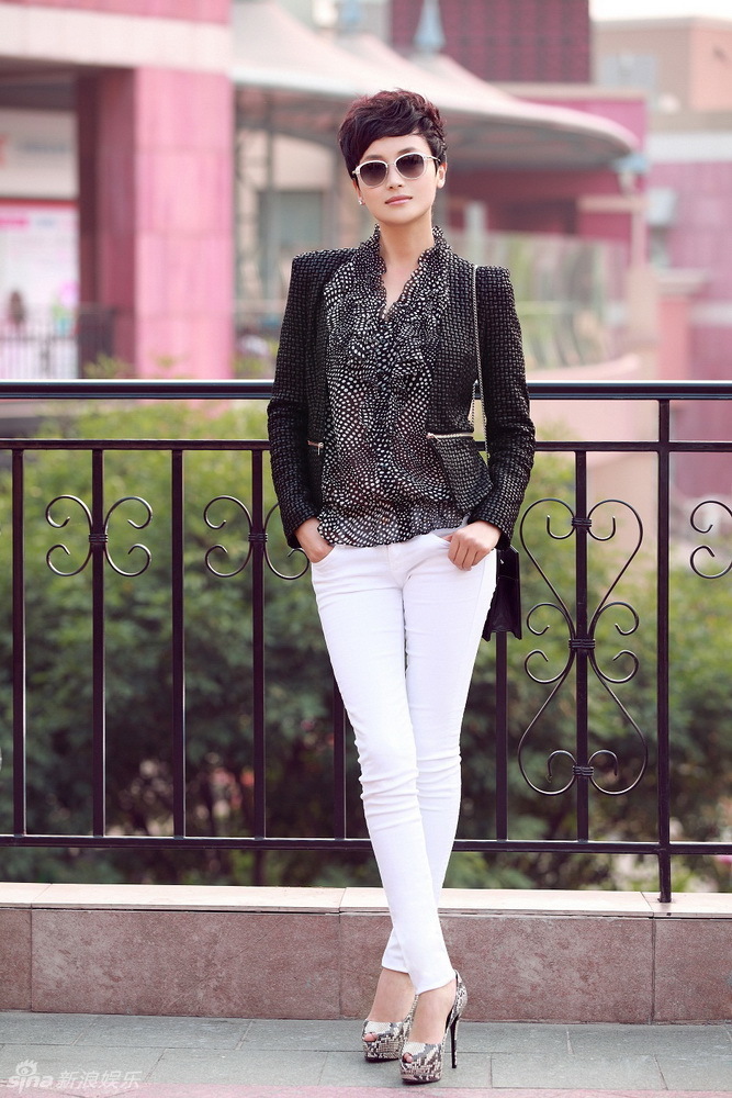 组图:傅淼拍摄街拍写真 短发皮衣彰显帅气_高清图集_新浪网