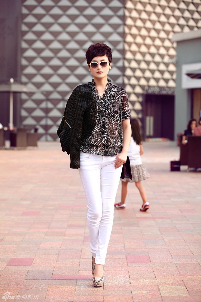 组图:傅淼拍摄街拍写真 短发皮衣彰显帅气_高清图集_新浪网