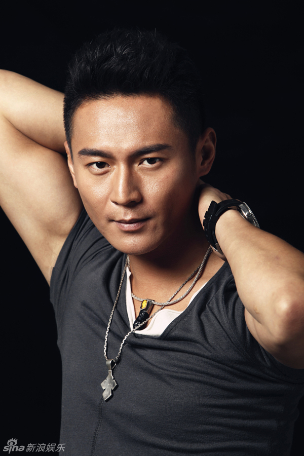 组图:刘冠翔写真大秀肌肉 阳刚性感展露无遗_高清图集_新浪网