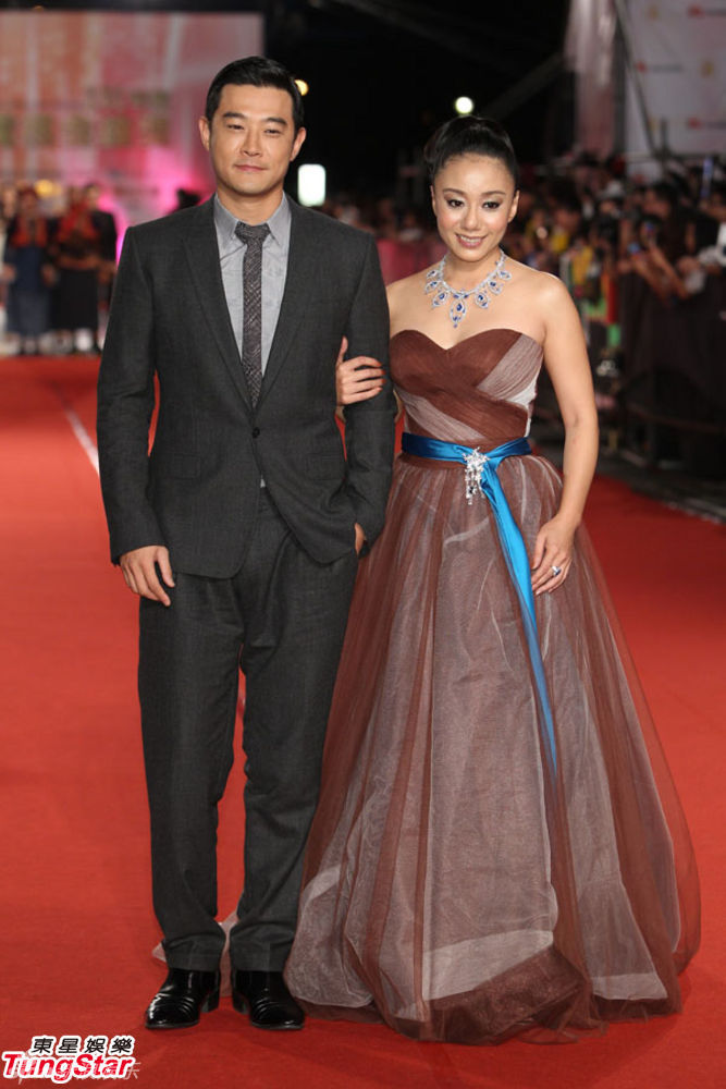黄维德帅酷亮相金钟红毯 高慧君玩撞色