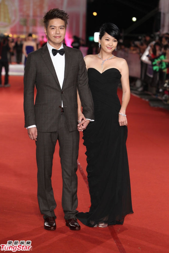 六月与老公李易亮相金钟红毯