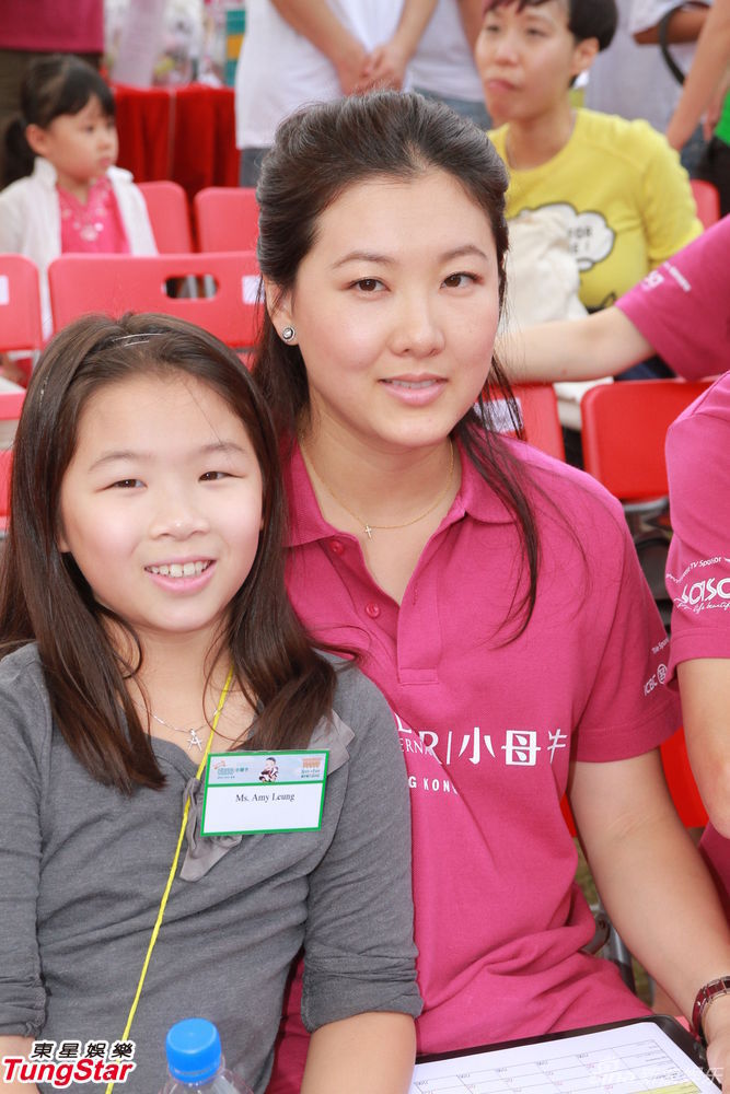 组图:伏明霞将出席郭晶晶婚宴 携女儿到内地行善_高清图集_新浪网