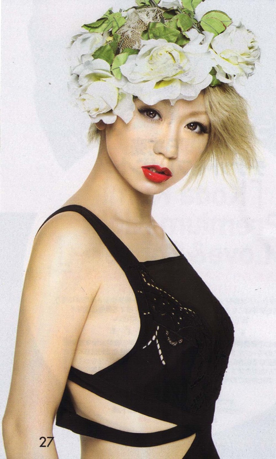 幸田来未真空上阵拍封面展性感身材