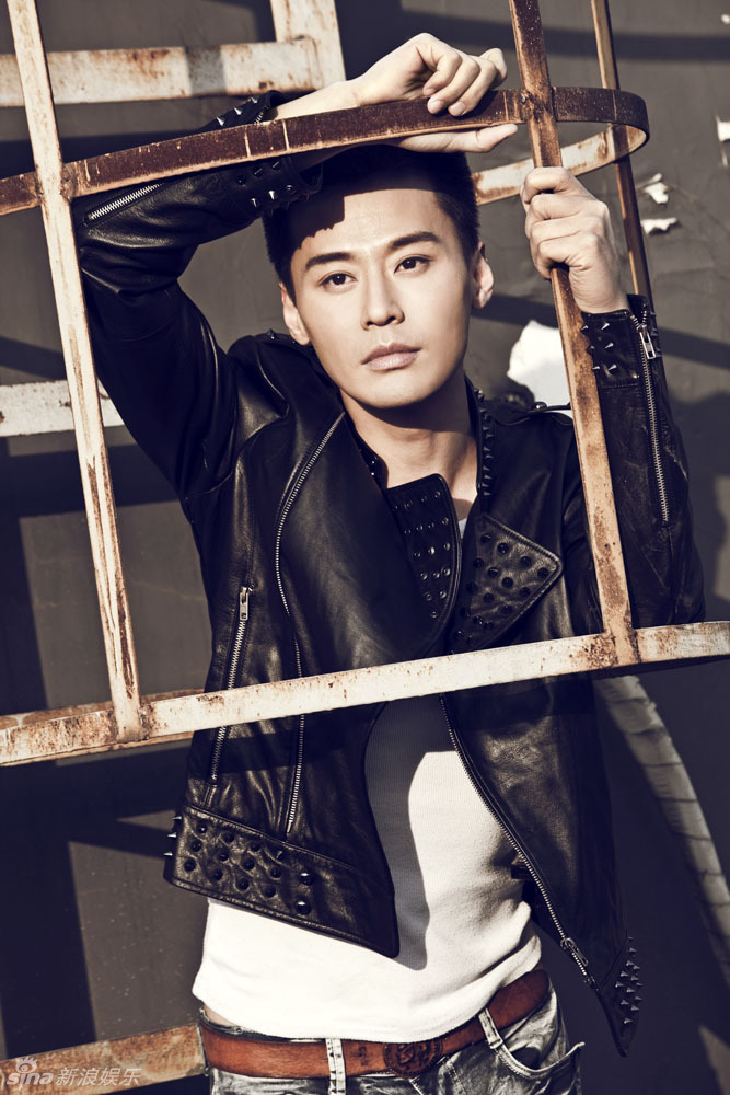 《圣天门口》热播 程皓枫帅气皮衣写真