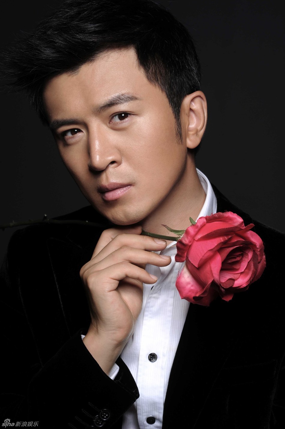 组图:郭家铭曝时尚写真 玩转黑色浪漫_高清图集_新浪网