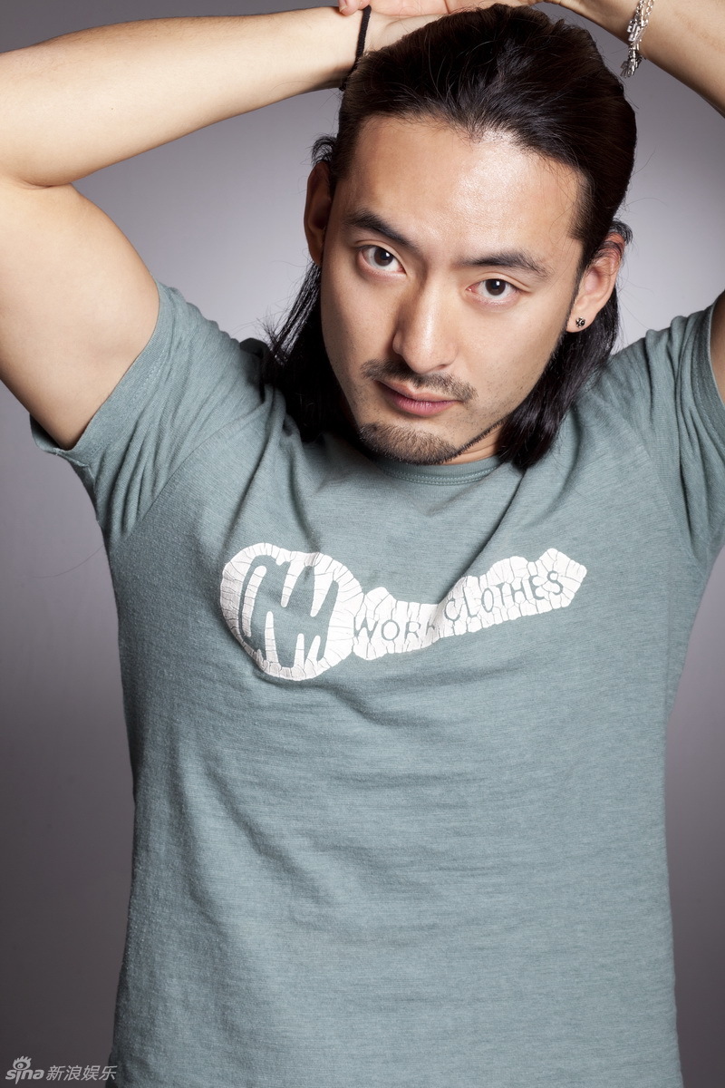 组图:娄淇长发写真曝光 气质型男显文艺风范_高清图集_新浪网