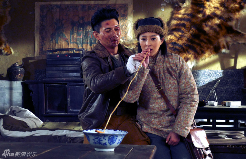 组图:《炮火》甘婷婷吴奇隆香肠嘴搞怪_高清图集_新浪网