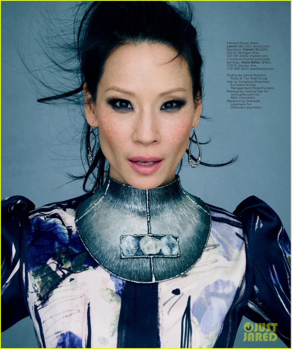 刘玉玲性感烟熏妆登杂志封面