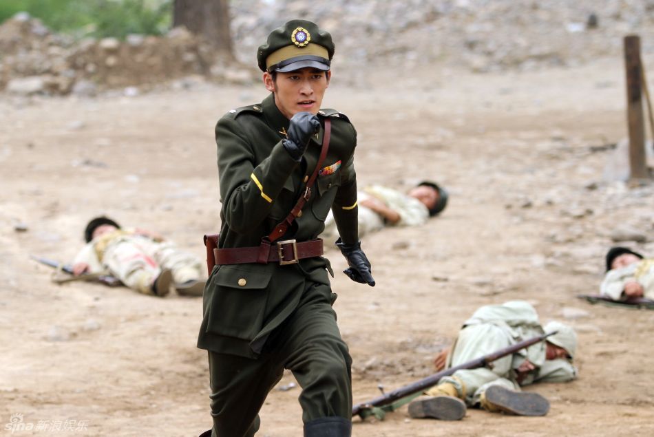 《等待绽放》剧照曝光 张翰演戏中戏成表情帝