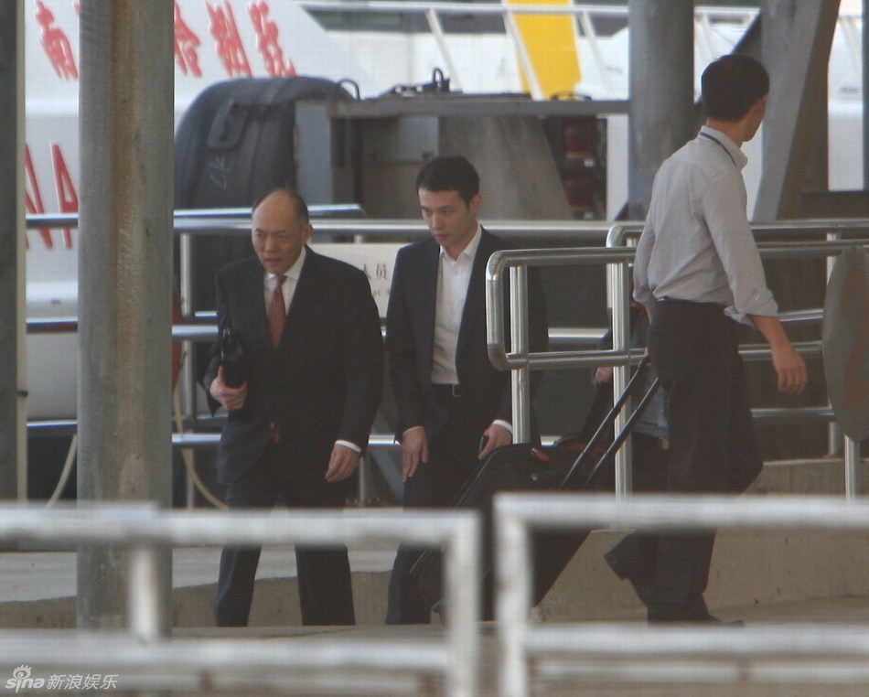 11月10日下午4点,郭晶晶和霍启刚南沙婚宴进入倒计时阶段,霍震寰等