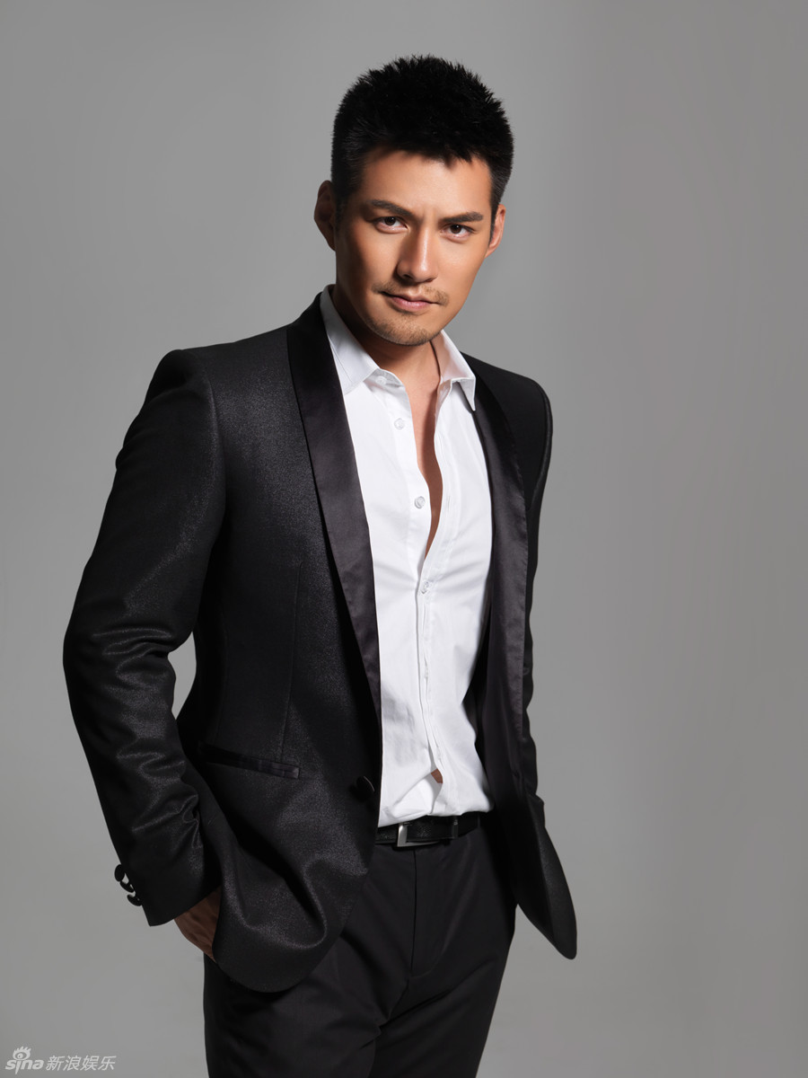 严宽最新时尚大片 尽显英伦绅士风范