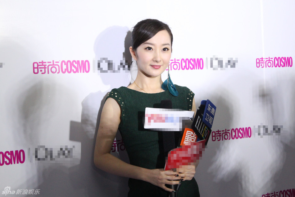 组图:程媛媛出席活动羽毛耳环妩媚清扬_高清图集_新浪网