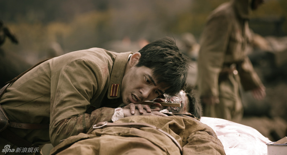组图:《彼岸1945》热播 周渝民战火硝烟中剧照曝光_高清图集_新浪网
