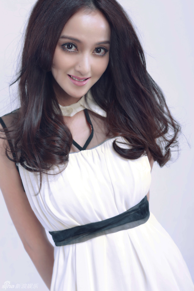 组图:陈一诺清新写真曝光 明朗微笑_高清图集_新浪网