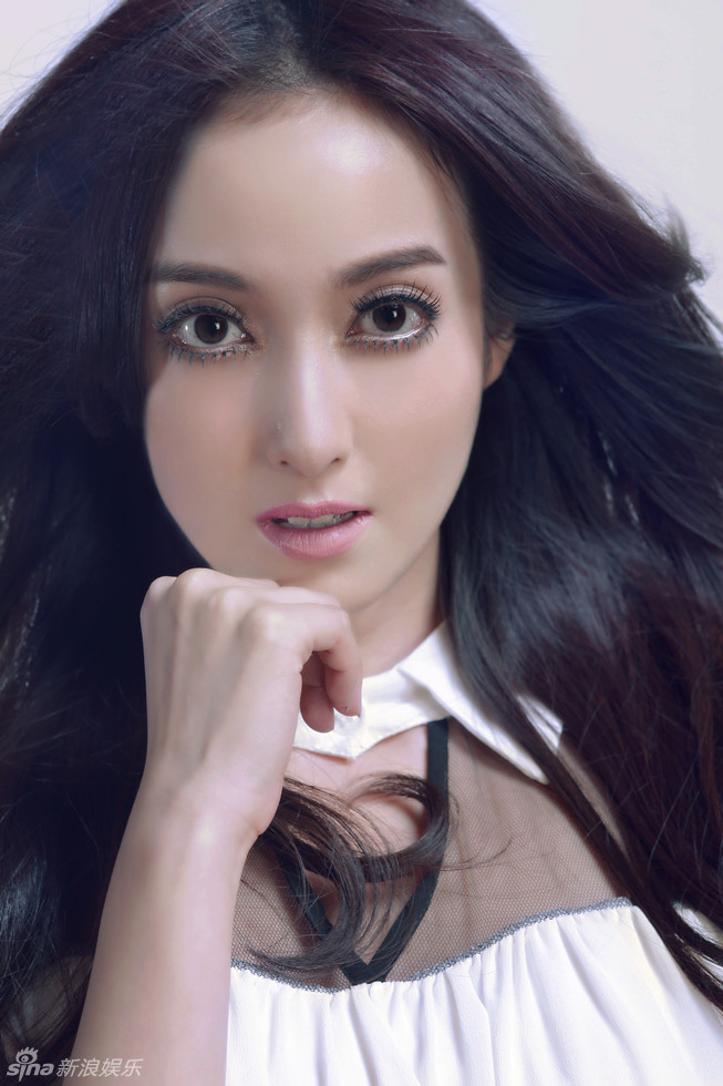 组图:陈一诺清新写真曝光 明朗微笑_高清图集_新浪网