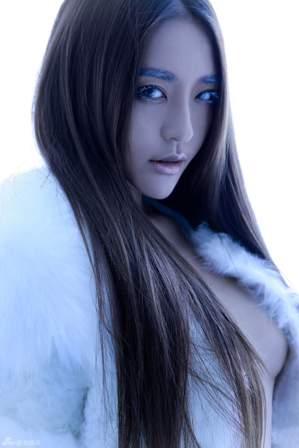 组图:曹阳冬季皮草出镜 展曲线婀娜_高清图集_新浪网