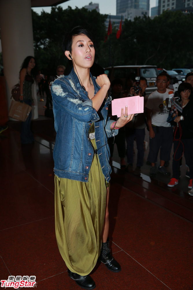 钱嘉乐婚礼梁靖琪派红包