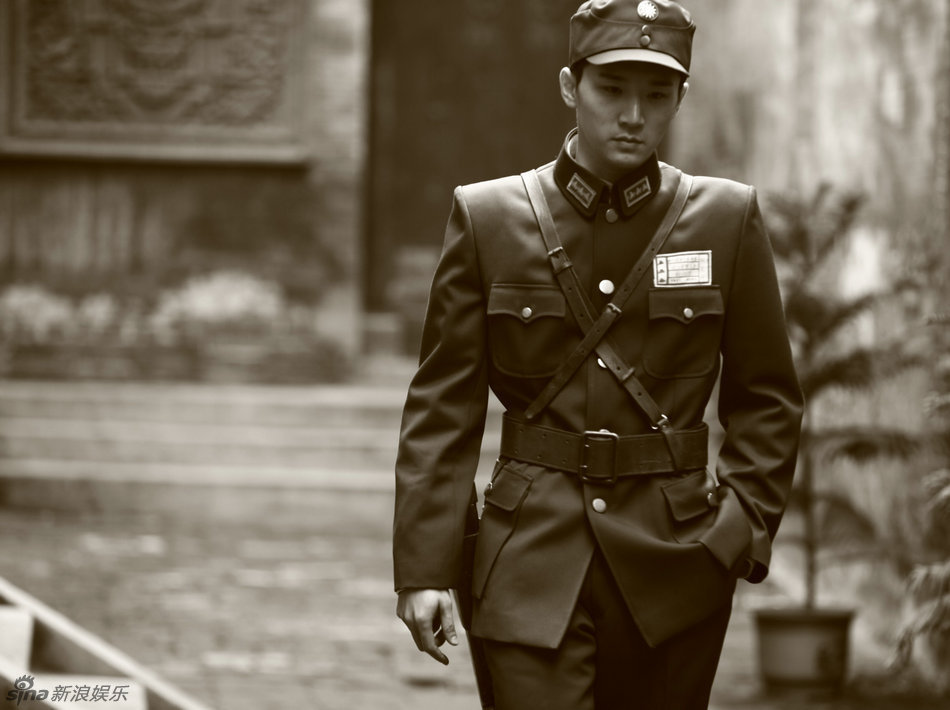 刀客家族曾虹畅军人英姿曝光