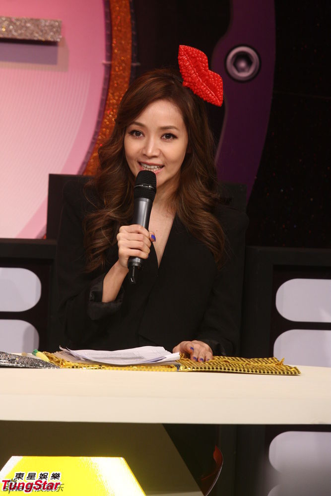 侯佩岑甜美亮相