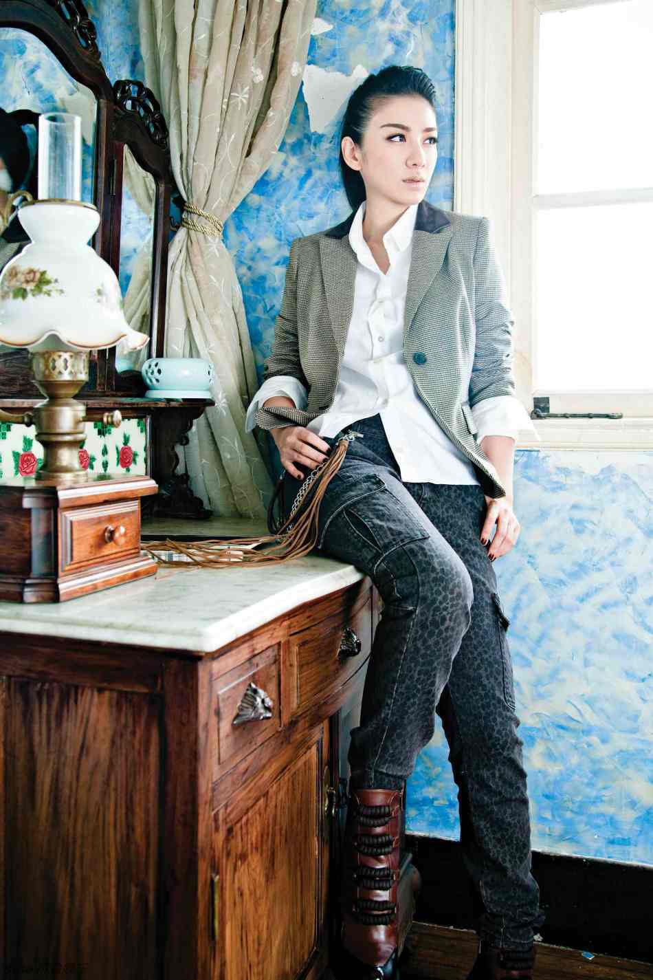 黄奕中性风写真演绎老上海风情