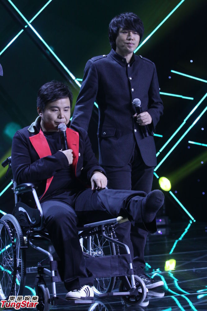 水木年华新作重温经典 缪杰坐轮椅现身宣传