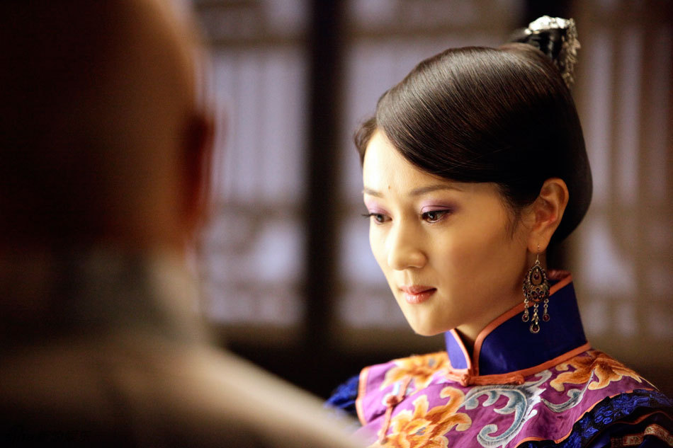 许还幻旗袍装韵味十足