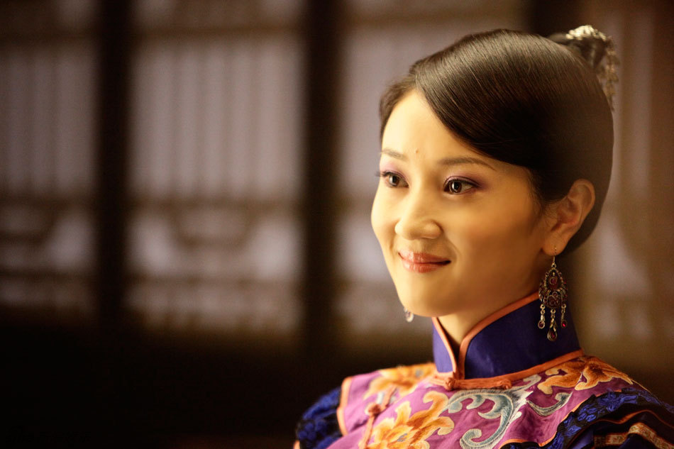 许还幻旗袍装韵味十足