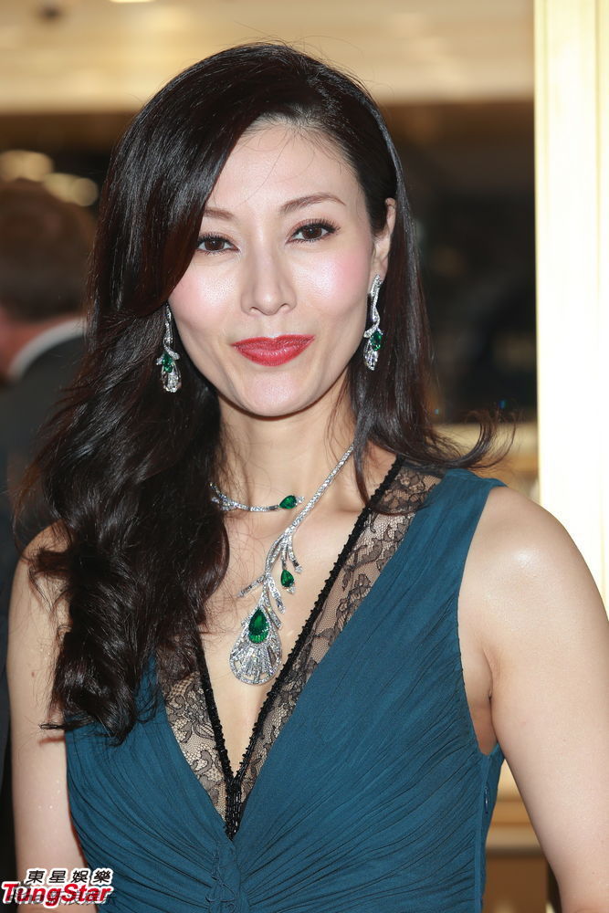 李嘉欣性感亮相优雅妩媚