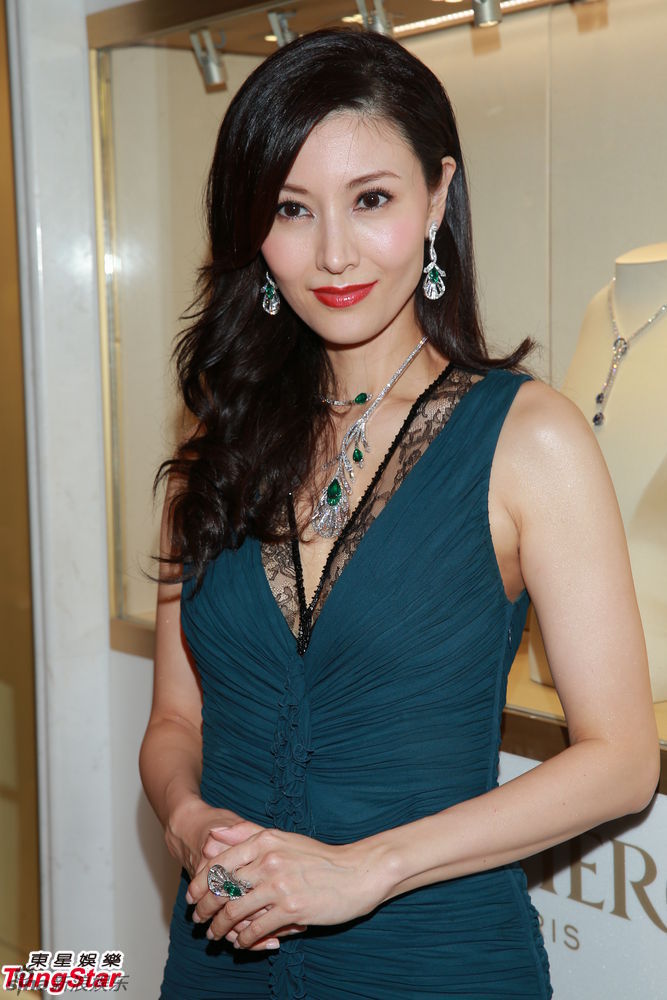 李嘉欣性感亮相优雅妩媚