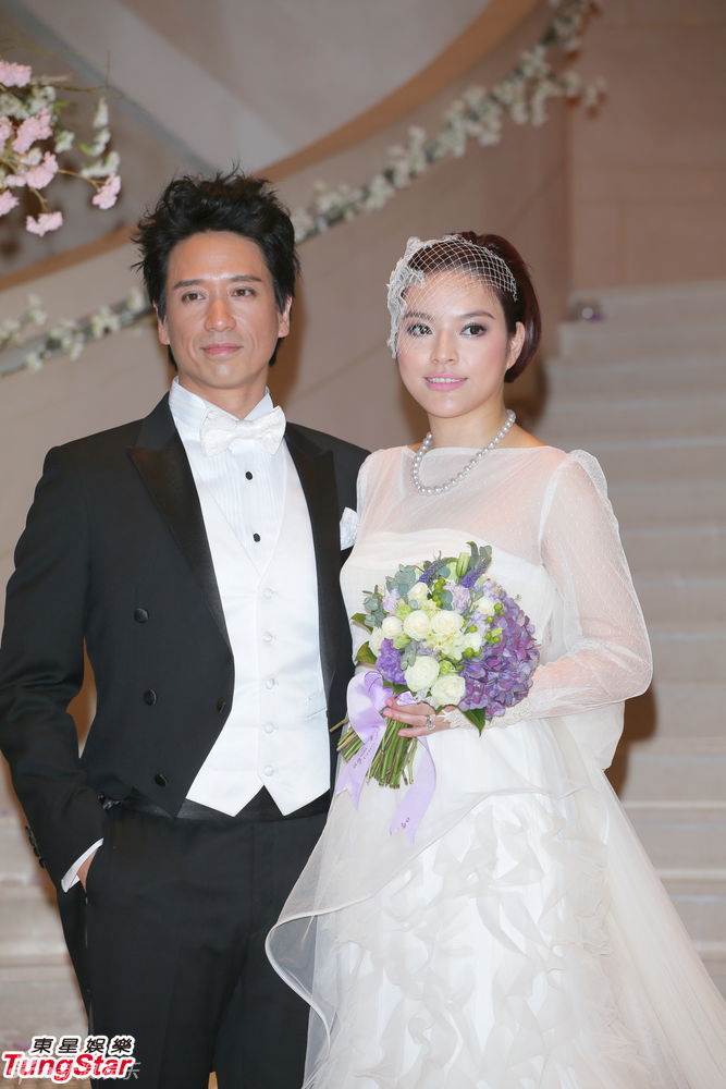 组图:叶佩雯郭伟亮浪漫大婚 陈奕迅喜当兄弟团