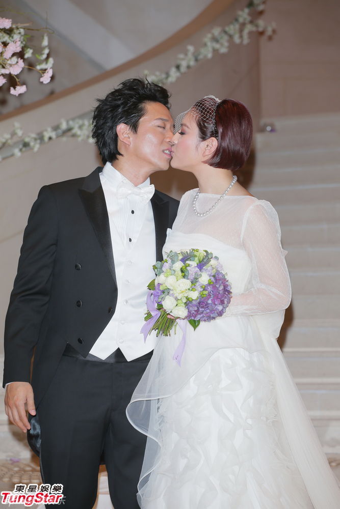叶佩雯郭伟亮浪漫大婚 与兄弟姐妹团