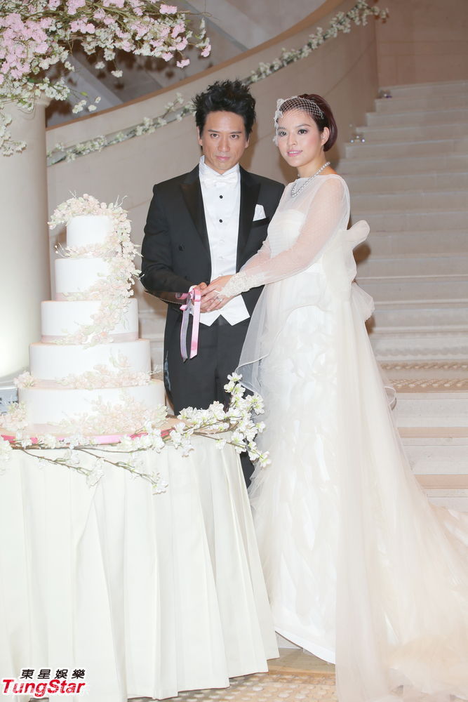 叶佩雯郭伟亮浪漫大婚 与兄弟姐妹团