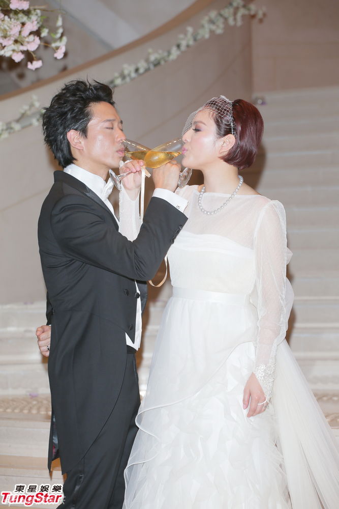 叶佩雯郭伟亮浪漫大婚 与兄弟姐妹团