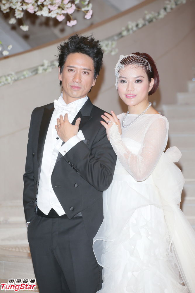 叶佩雯郭伟亮浪漫大婚 与兄弟姐妹团