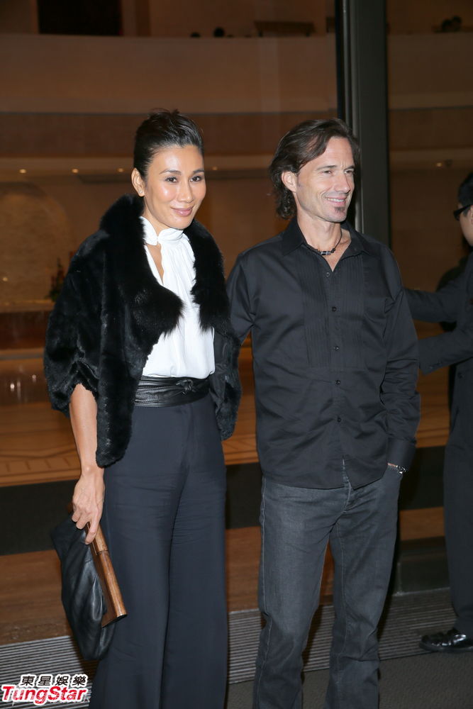 叶佩雯郭伟亮浪漫大婚 与兄弟姐妹团