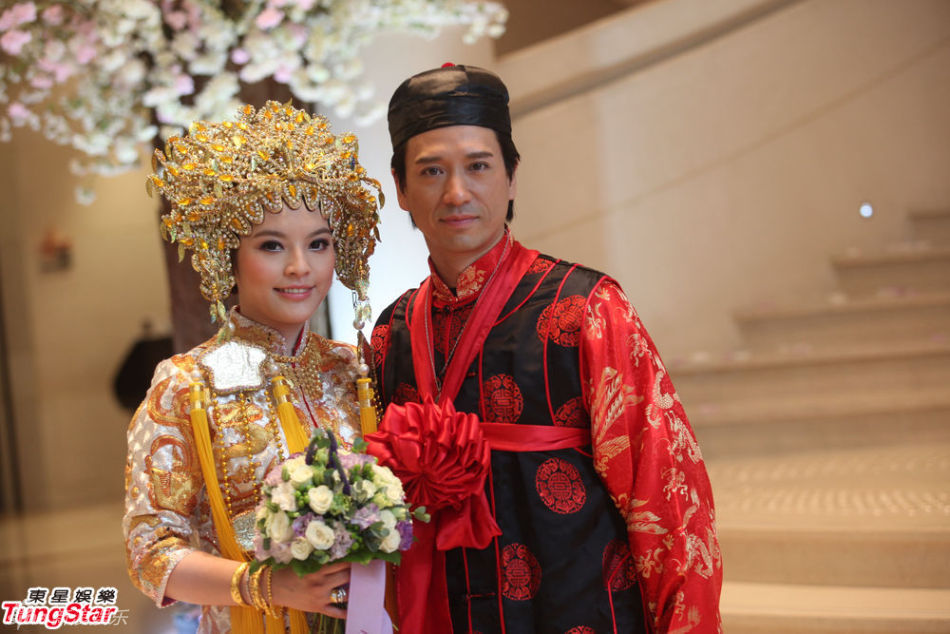 组图:叶佩雯郭伟亮浪漫大婚 陈奕迅喜当兄弟团