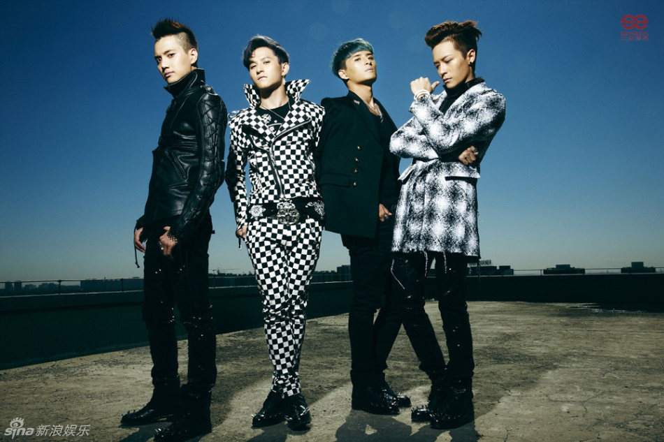 至上励合外景宣传照摆脱束缚展自我态度