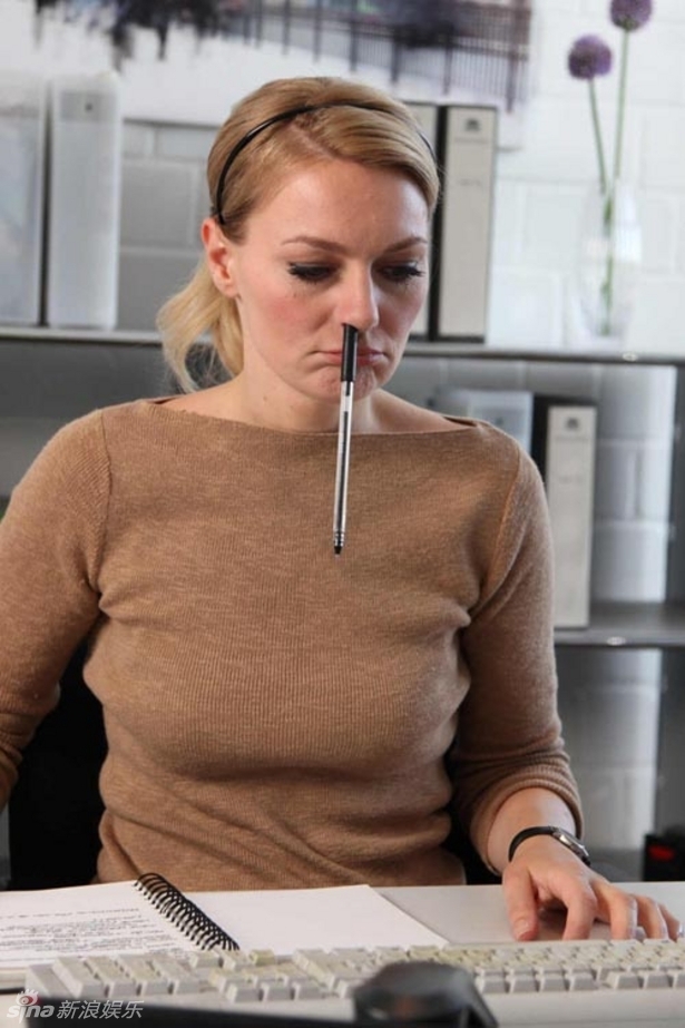 (又名《屌丝女士》)走红的德国女星马迪娜-希尔(martina hill)美图