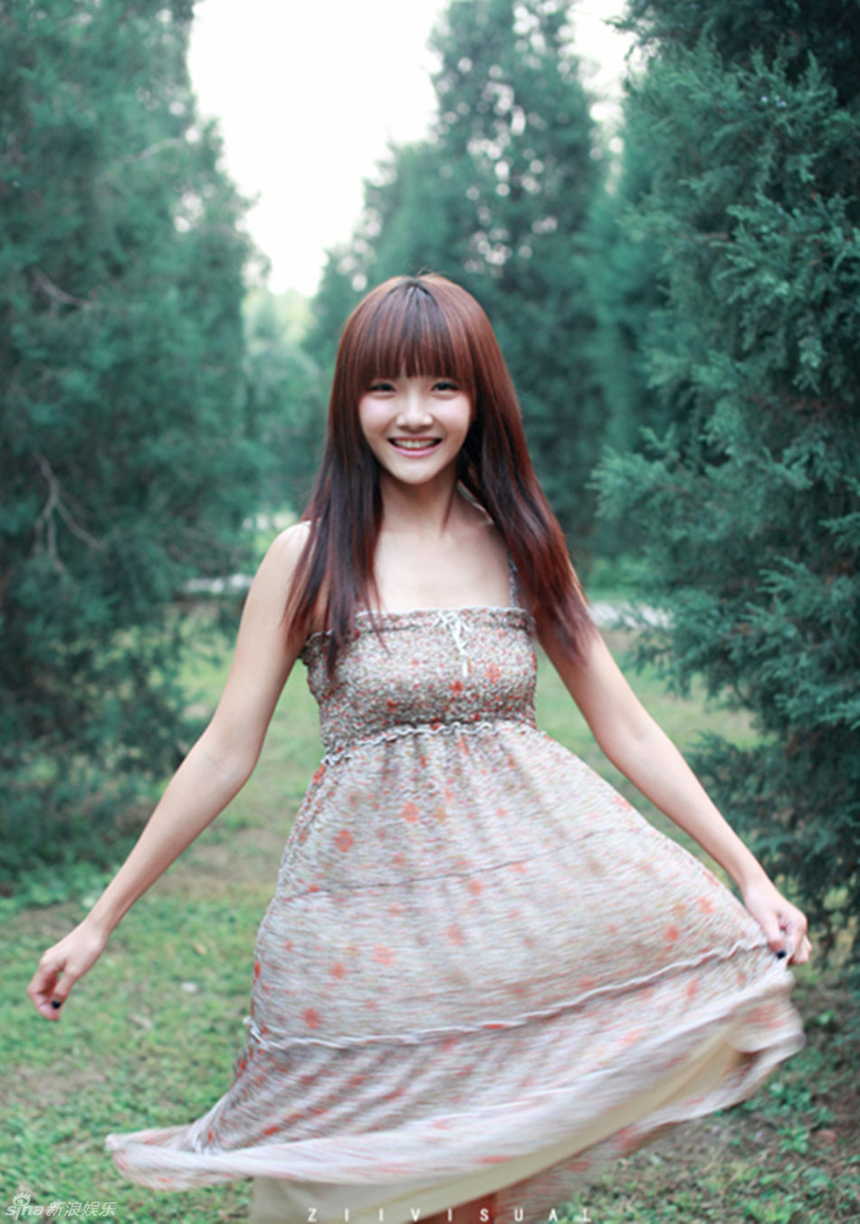 曹苑梦幻童话写真 展现纯真可爱萝莉风