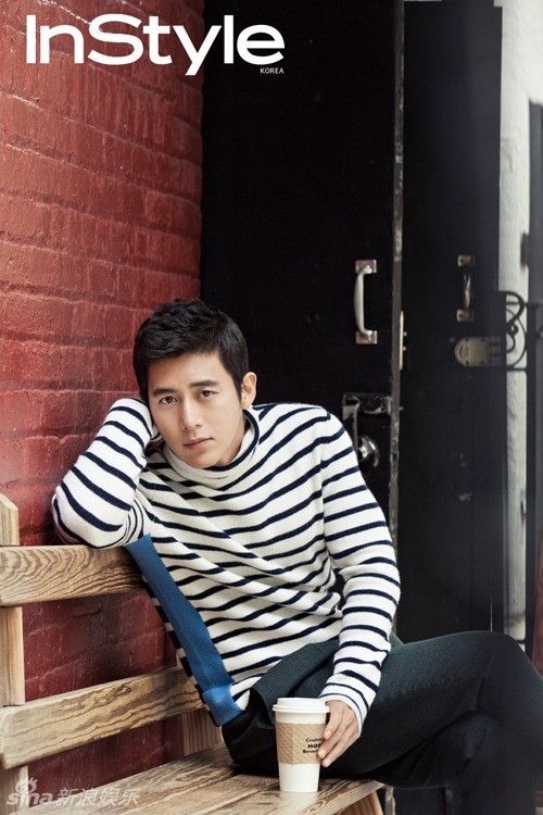 韩国某杂志29日在官网公布这组写真,吸引了众多高修的粉丝点击观看.