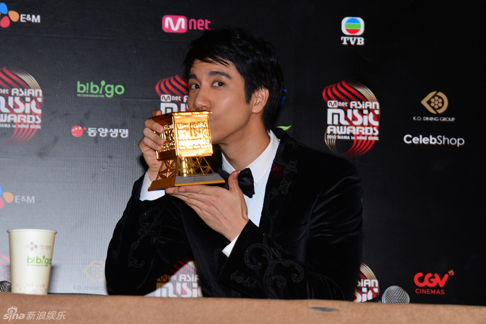 2012mama盛典落幕 鸟叔等亮相获年度大奖